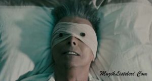David-Bowie-lazarus-ultimate-classic-rock-2010lar-en-iyi-50-top-50-rock-sarkisi
